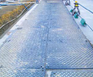 プラスチック製敷板